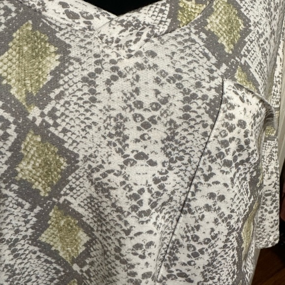 Snakeprint blouse - Picture 3 of 3